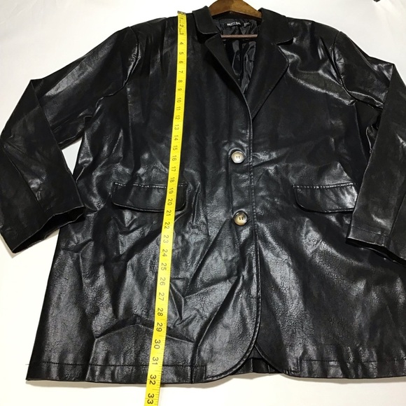 Nasty Gal Black Faux Leather Oversized Blazer - Picture 6 of 9